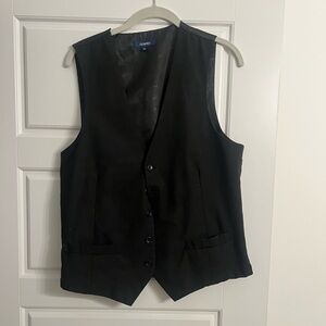 NWOT Gioberti black vest size medium